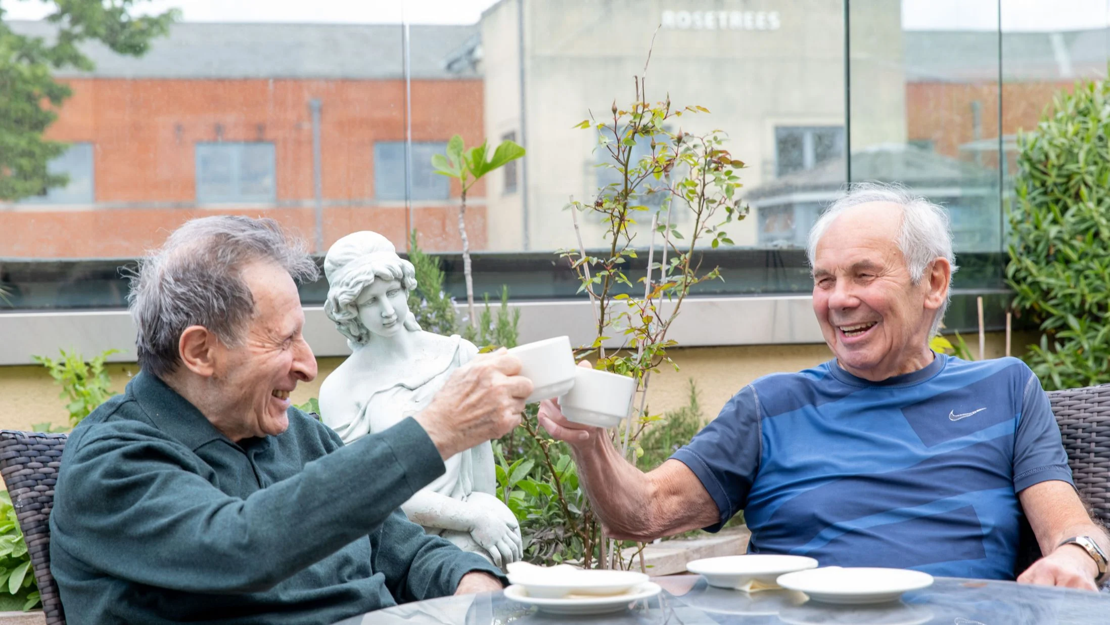 Kun Mor care home residents with coffee