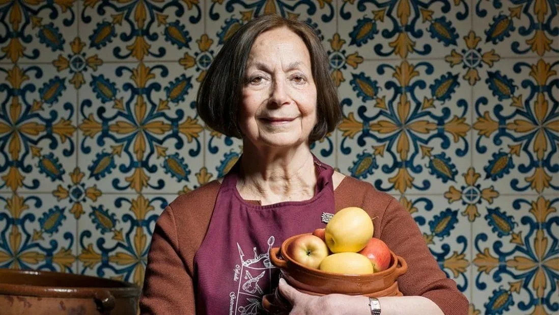 Claudia Roden holding some apples