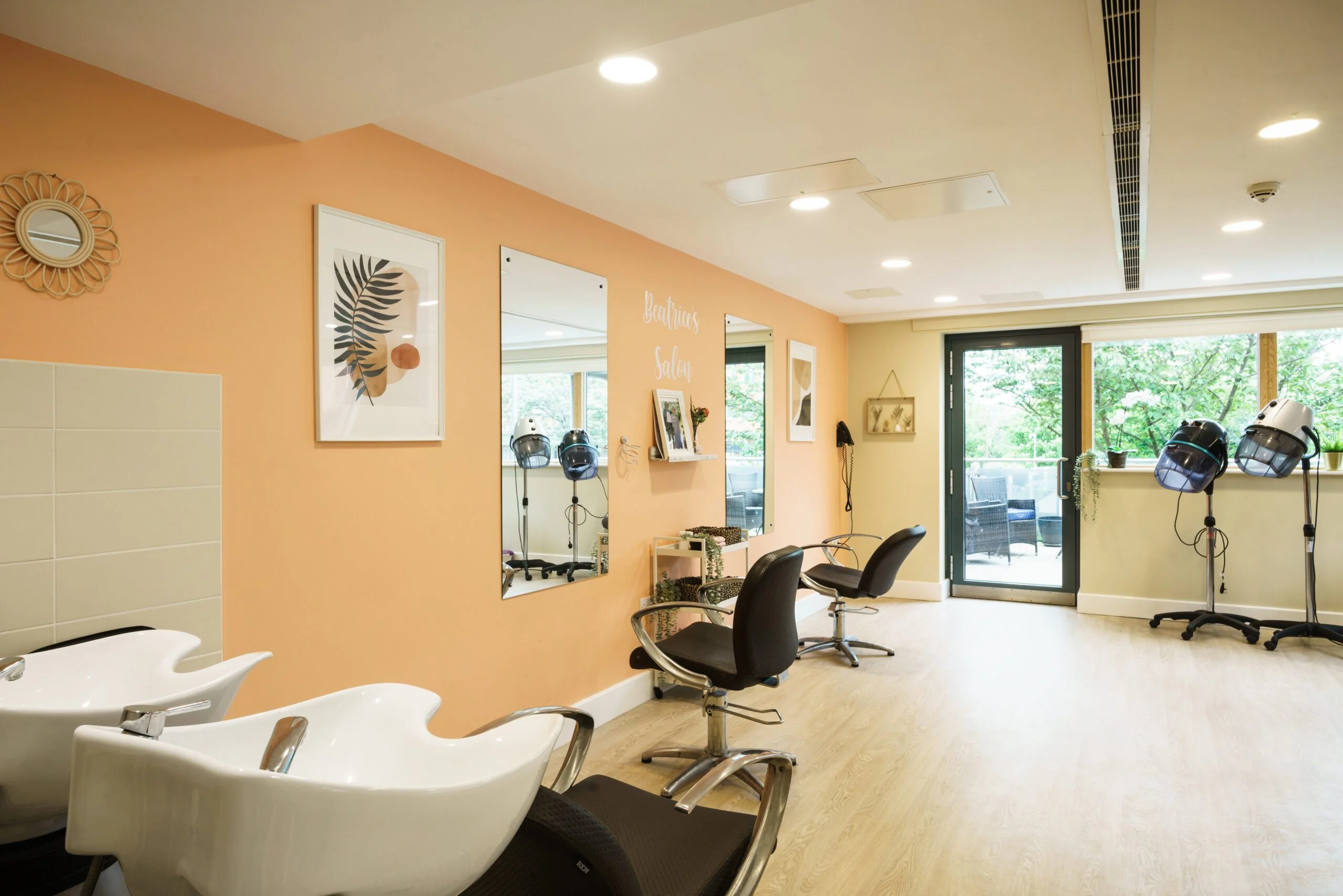 Kun Mor Salon